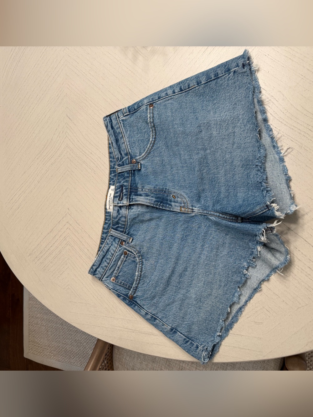 Women's Abercrombie & Fitch Curve Love A-Line Shorts- Mid Rise - Picture 2 of 3